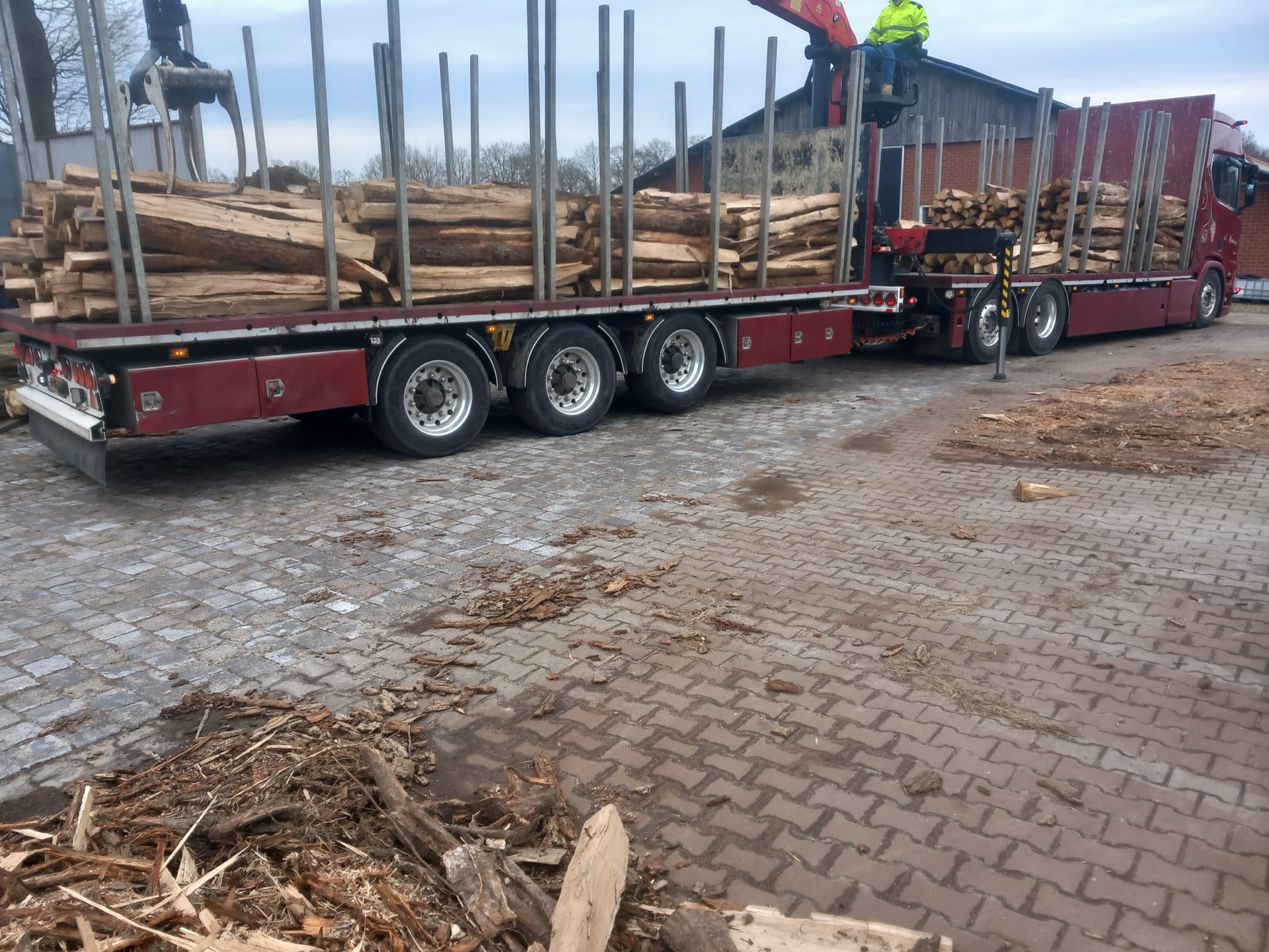 eiken kloofpalen op transport